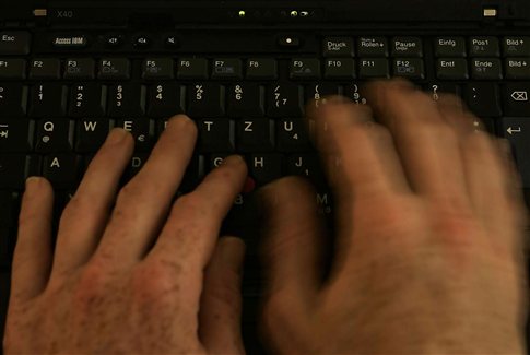 Υπέρ της άρσης της ανωνυμίας στο Διαδίκτυο ο Άρειος Πάγος