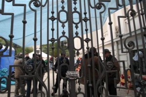 Συνεχίζουν την απεργία πείνας οι μετανάστες σε Αθήνα και Θεσσαλονίκη