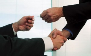 Η Σουηδία η πρώτη χώρα στον κόσμο που καταργεί το πραγματικό χρήμα