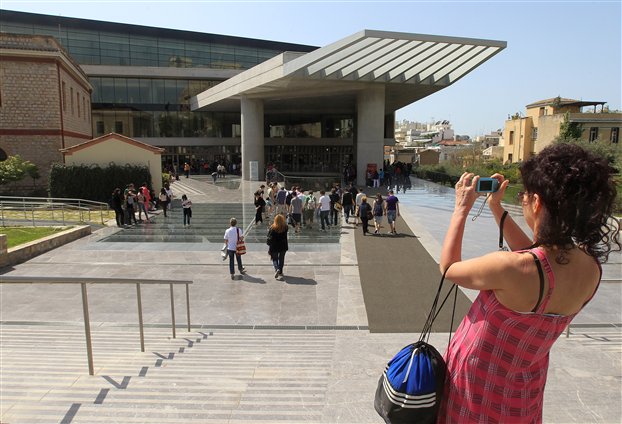 Πώς μας βλέπουν οι τουρίστες σύμφωνα με ανταπόκριση του Associated Press