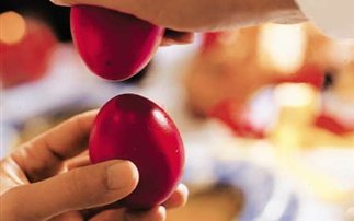 Στο πλευρό των απόρων με 1.800 αυγά!