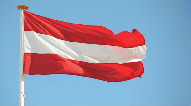 Απορρίπτει τα σενάρια εξόδου της Ελλάδας από το ευρώ η Αυστρία