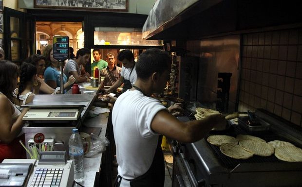 Ποια προϊόντα ακριβαίνουν από 1η Σεπτέμβρη λόγω του ΦΠΑ