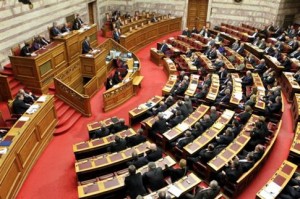 Σε 2 πολυνομοσχέδια τα μνημονιακά μέτρα