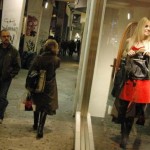 Η τρόικα θέτει ζήτημα ωραρίου καταστημάτων