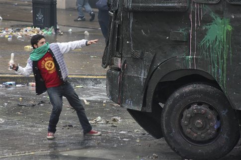 Χιλή: 16χρονος νεκρός από σφαίρα αστυνομικού στις διαδηλώσεις