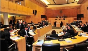 Κύπρος: Βροντερό όχι στο κούρεμα