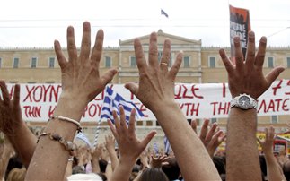 Οι διαδηλωτές παραλύουν την Ελλάδα