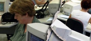 Σε διαθεσιμότητα όλοι οι υπάλληλοι αορίστου χρόνου, αν δεν σταλούν άμεσα οι λίστες