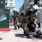 «Δώρο» τσάντα με μολότοφ από την ΕΛ.ΑΣ «Δώρο» τσάντα με μολότοφ από την ΕΛ.ΑΣ