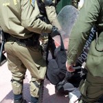 «Δώρο» τσάντα με μολότοφ από την ΕΛ.ΑΣ «Δώρο» τσάντα με μολότοφ από την ΕΛ.ΑΣ