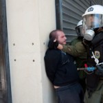 «Δώρο» τσάντα με μολότοφ από την ΕΛ.ΑΣ «Δώρο» τσάντα με μολότοφ από την ΕΛ.ΑΣ