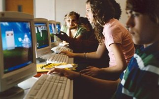 Εφηβικές σχέσεις εξάρτησης με το Ίντερνετ