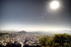 Στις κάλπες οι πολίτες στην πιο κρίσιμη και ρευστή αναμέτρηση