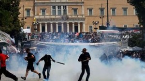 Απροσπέλαστο το κέντρο της Αθήνας - Ένταση και τραυματίες