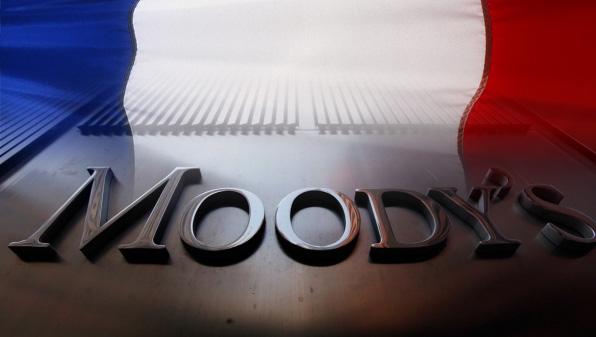 O οίκος Moody΄s υποβάθμισε τη Γαλλία