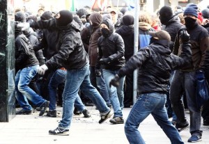 Βίαιες συγκρούσεις στη Φρανκφούρτη