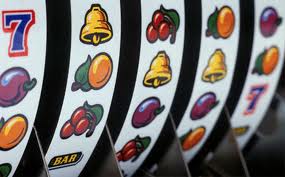 Εμφύλιος στο ΠΑΣΟΚ με αφορμή τα φρουτάκια