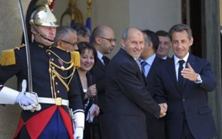 Κλιμακώνονται οι γαλλικοί βομβαρδισμοί στη Λιβύη