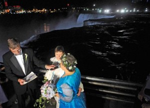 Πρώτος γάμος ομοφυλόφιλων στη Νέα Υόρκη