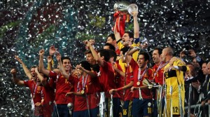 Euro 2012: το κύπελλο στην Ισπανια - 4-0 την Ιταλία (βίντεο)`