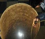 Βρήκε τρύπα βάθους 12 μέτρων κάτω από το κρεβάτι της!