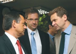 Ιδιωτικοποιήσεις 50 δισ. ως το 2015