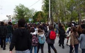 Έκλεισαν την εθνική αντιδρώντας στη συγχώνευση