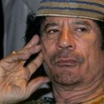 Για «εγκλήματα πολέμου» κατηγορείται ο Καντάφι