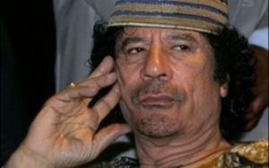 Για «εγκλήματα πολέμου» κατηγορείται ο Καντάφι