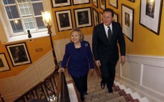 Συνεχίζει τις επιθέσεις σε πολίτες ο Καντάφι