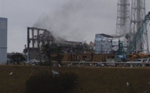 Καπνός πάνω από τον αντιδραστήρα 2