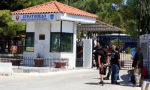Χωρίς νερό και αποκομιδή σκουπιδιών αφήνει το στρατόπεδο μεταναστών ο δήμαρχος Κορίνθου