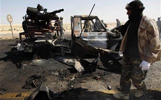 Αεροπορική επιδρομή κατά δυνάμεων του Καντάφι στην Μπρέγκα