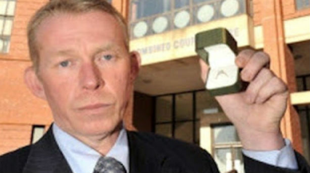 Τον μαχαίρωσε και αυτός ... της έκανε πρόταση γάμου!