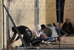 Δένδιας: Στρατόπεδα θα μετατραπούν σε χώρους φιλοξενίας μεταναστών