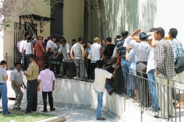 Αλλάζουν οι άδειες παραμονής των μεταναστών
