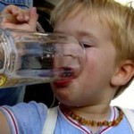 Μεθυσμένοι γονείς γίνονται παράδειγμα για τα παιδιά τους