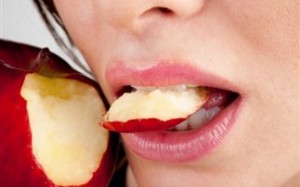 Τα μήλα κάνουν κακό στα δόντια