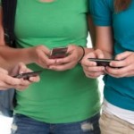 Τέλος τα κινητά τηλέφωνα στα σχολεία