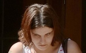 Άφησε τα παιδιά της να «ψήνονται» στο αυτοκίνητο!