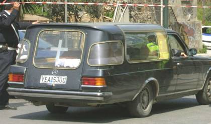 Επιβατικά οι νεκροφόρες για να πληρώνουν πλήρη τέλη!