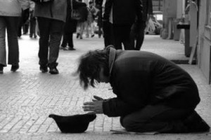 Το 13,5% ζει κάτω από το όριο της φτώχειας στη Γαλλία