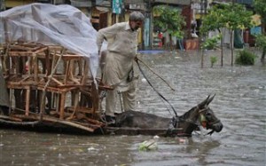 Στους 270 ανέρχονται οι νεκροί στο Πακιστάν