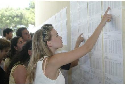 Πανελλαδικές 2012: Πτώση βάσεων έως και 3.500 μόρια