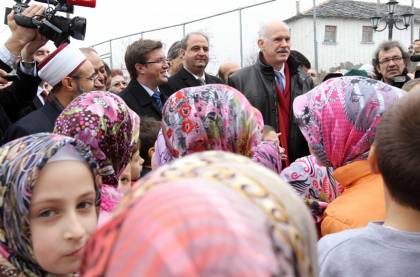 Δεσμεύση για τα προβλήματα της μειονότητας