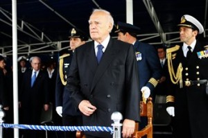 Αποχώρησε ο Παπούλιας από το χώρο της παρέλασης στη Θεσσαλονίκη