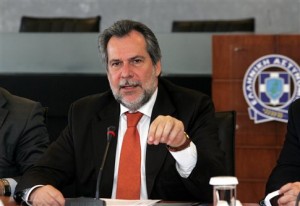 Χρ.Παπουτσής: Στην Ελλάδα θα μείνουν μόνο οι νόμιμοι μετανάστες