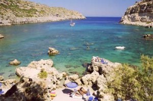 Η χήρα του Ά. Κουίν απαιτεί αποζημίωση 600.000 ευρώ από την Ελλάδα