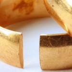 Έκανε τελετή διαζυγίου για να γιορτάσει τον χωρισμό της